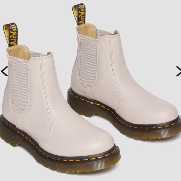 Dr. Martens Shoes - NWOT Dr. Marten Chelsea Boots